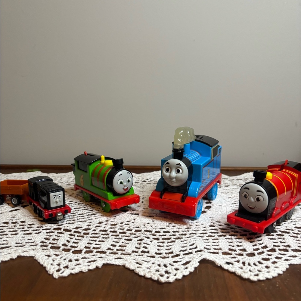Thomas & Friends Colorful Train Collection - Picture 2 of 3